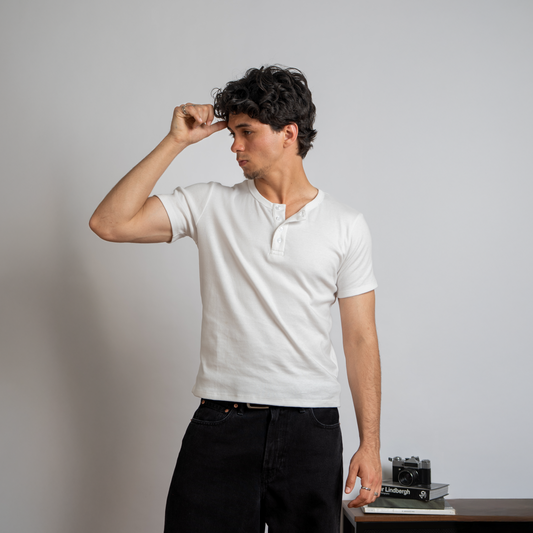 HENLEY T-SHIRT HUESO